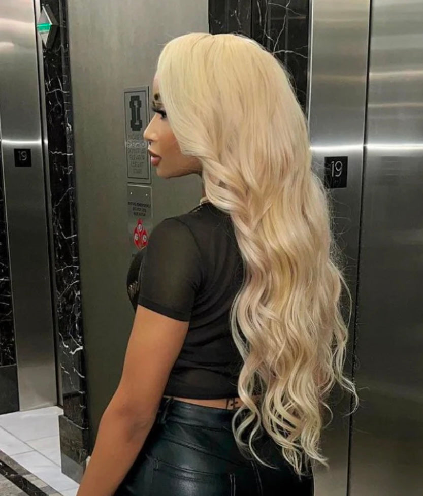  LUX BOMBSHELL #613 BODY WAVE FULL LACE WIG image 0